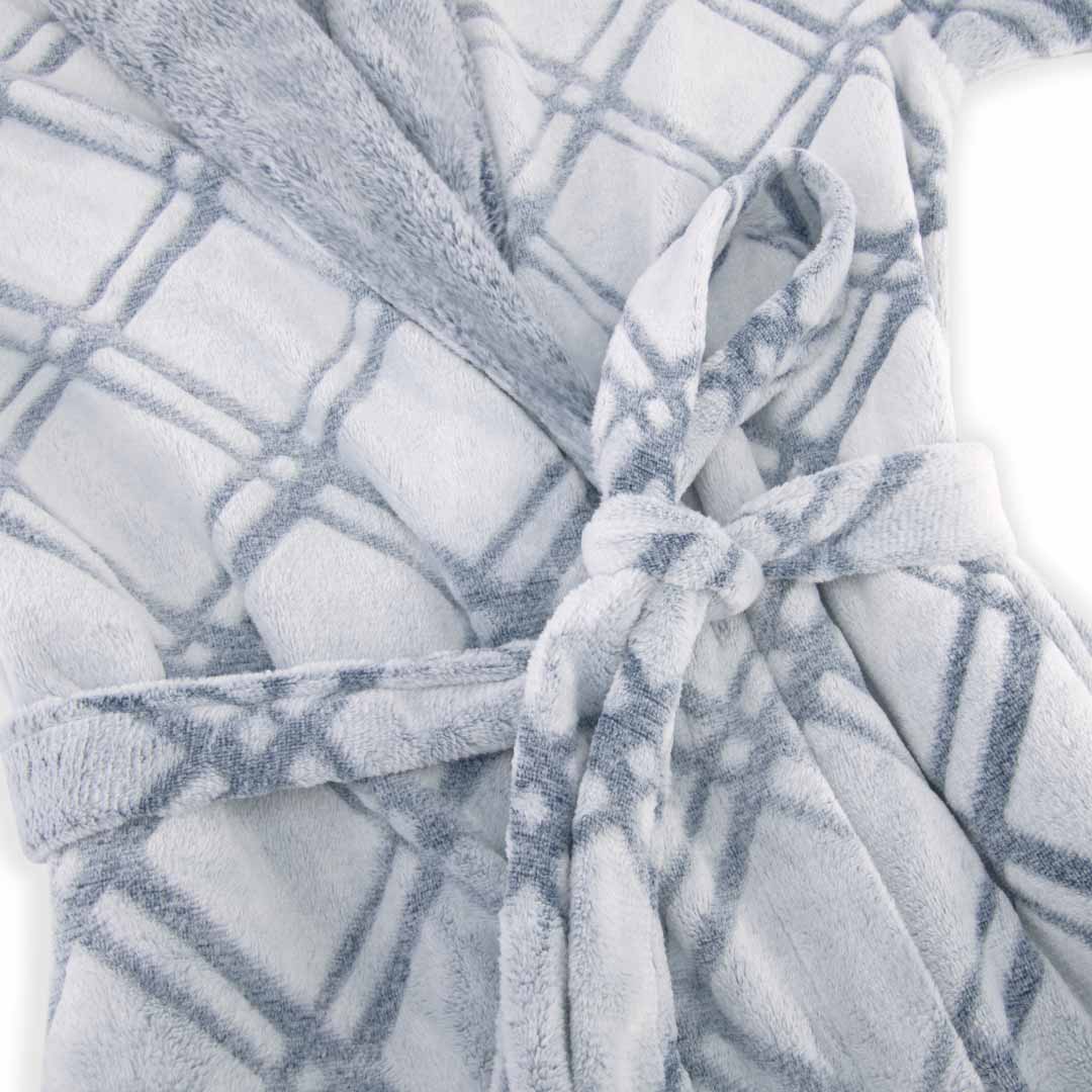 Close up of the René Rofé Fleece Robe Set in Checkered Blue Grey
